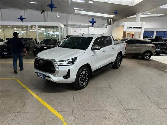 TOYOTA HILUX 2.8 D-4D TURBO DIESEL CD SRX 4X4 AUTOMÁTICO